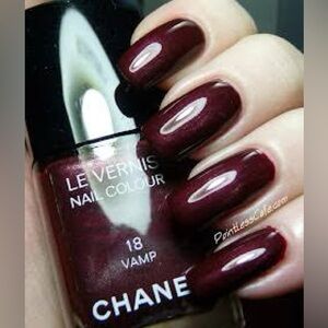 Chanel Le Vernis in Vamp #18 NEW NAIL POLISH
